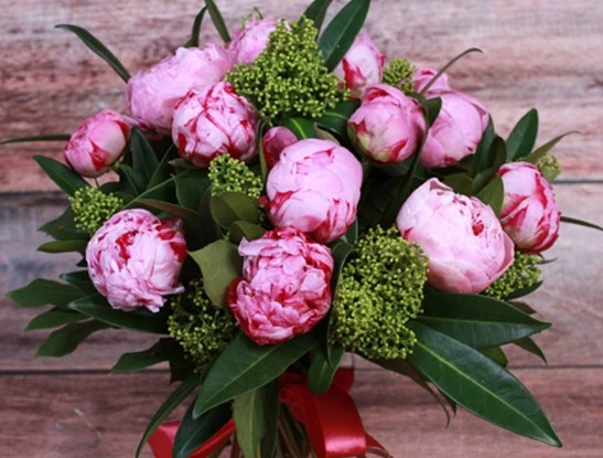 Особенности пионов в подарок