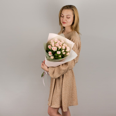Букет из нежных кустовых роз 50403-СвР