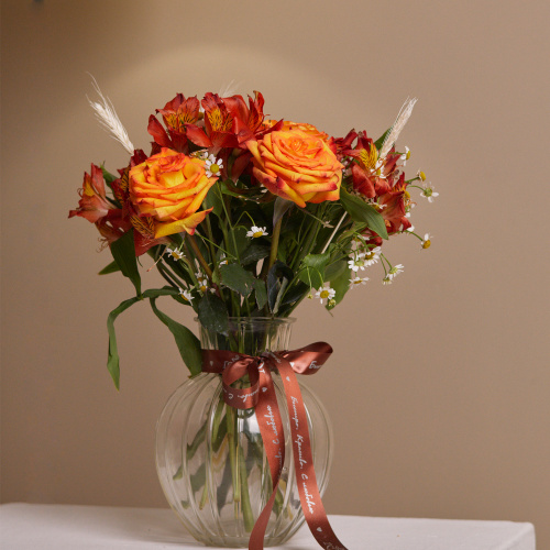 Букет из оранжевых роз в вазе. Сет N 82234