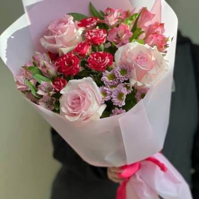 Букет "Барби" из кустовой и нежно-розовой Эквадорской розы 27790