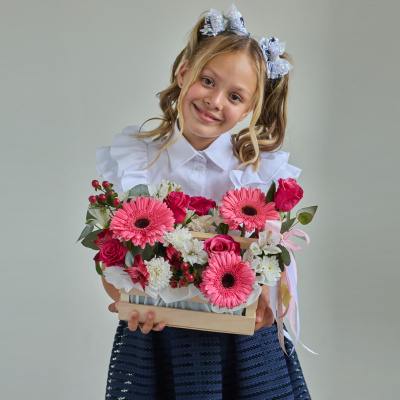 Ящик с герберами школьный N 84611