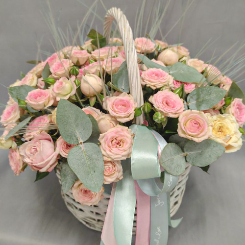 Корзина нежных кустовых роз арт. 45005