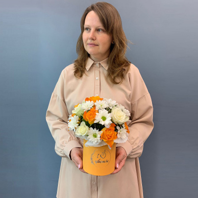 Коробка с розами и кустовой хризантемой N 66994