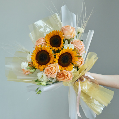 Букет с подсолнухами и розами N 84612