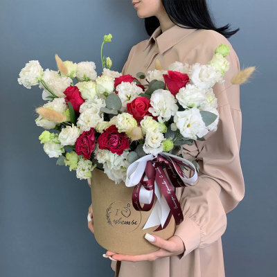 Коробка с розами и эустомой N 67000