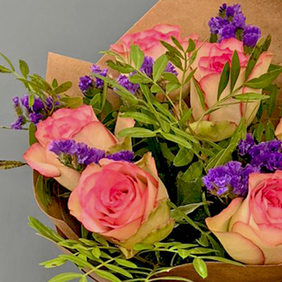 Небольшой букет "Знак внимания" из Кенийских розочек. N 6993